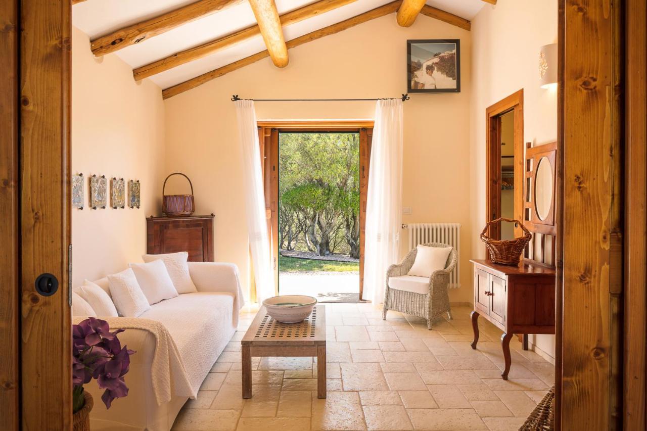 Albero Capovolto Bed & Breakfast กอลโฟอารันชี ภายนอก รูปภาพ
